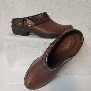 Easy Street Women Brown Becca Lightweight Comfort Low Heel and Slip On Size 6